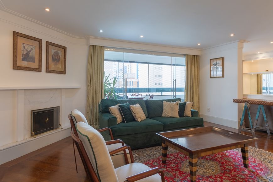 Conforto e elegância neste lindo apartamento em Moema!