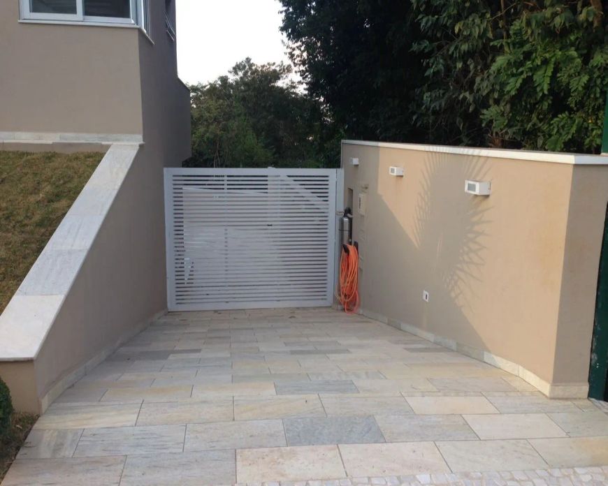 Casa à venda em condomínio de Valinhos, 4 suítes com closet, lavabo,despensa, mobiliada. Fino acabam