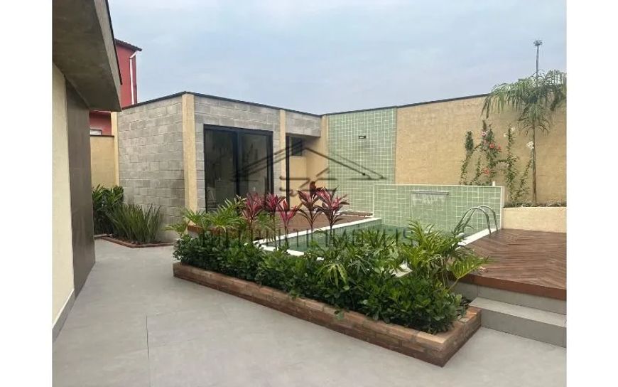 Casa Acabamento Alto Padrão 4 Dormitorios com PiscinaCasa Acabamento Alto Padrão 4 Dormitorios com P