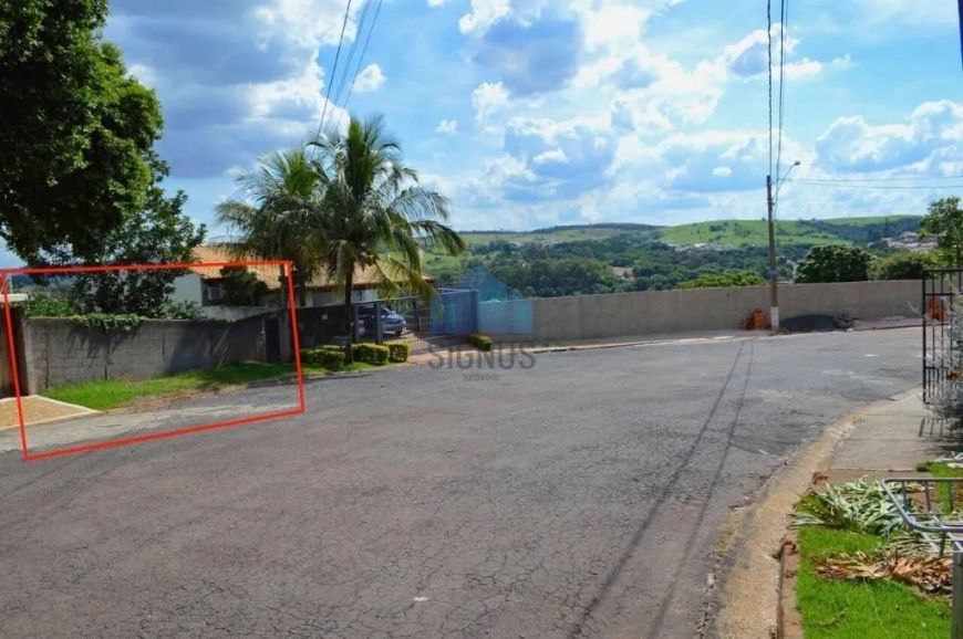 Terreno com 530m², em condomínio em Sousas!!!