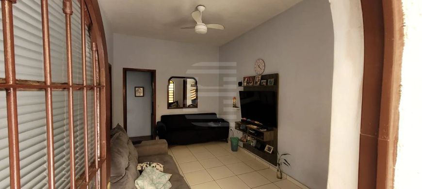 Casa a Venda com 3 quartos no Jardim do Trevo.