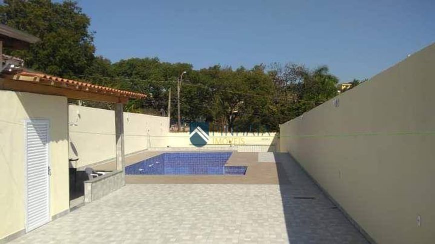 Casa com 2 quartos e piscina