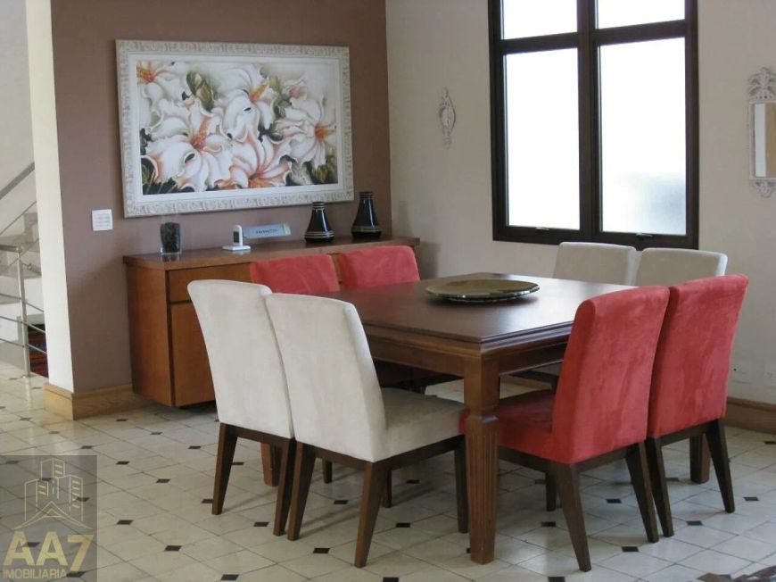 Casa Encantadora com Estilo Único em Condomínio Fechado!