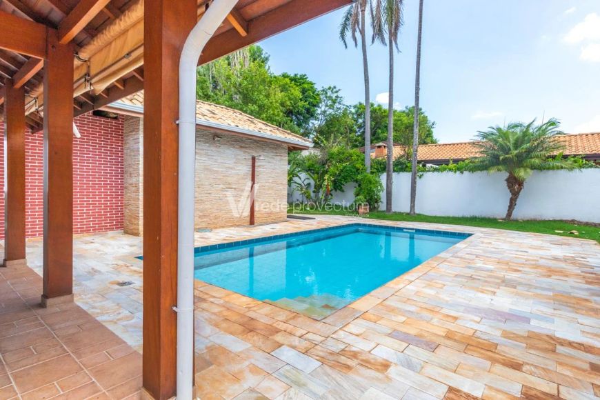 Sobrado c/ piscina à venda (Shopping Galleria). Aceita Permuta. AT: 800m². AC: 455m².
