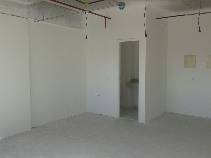 Sala comercial à venda, possui 75 metros quadrados no Centro em Campinas - SP.