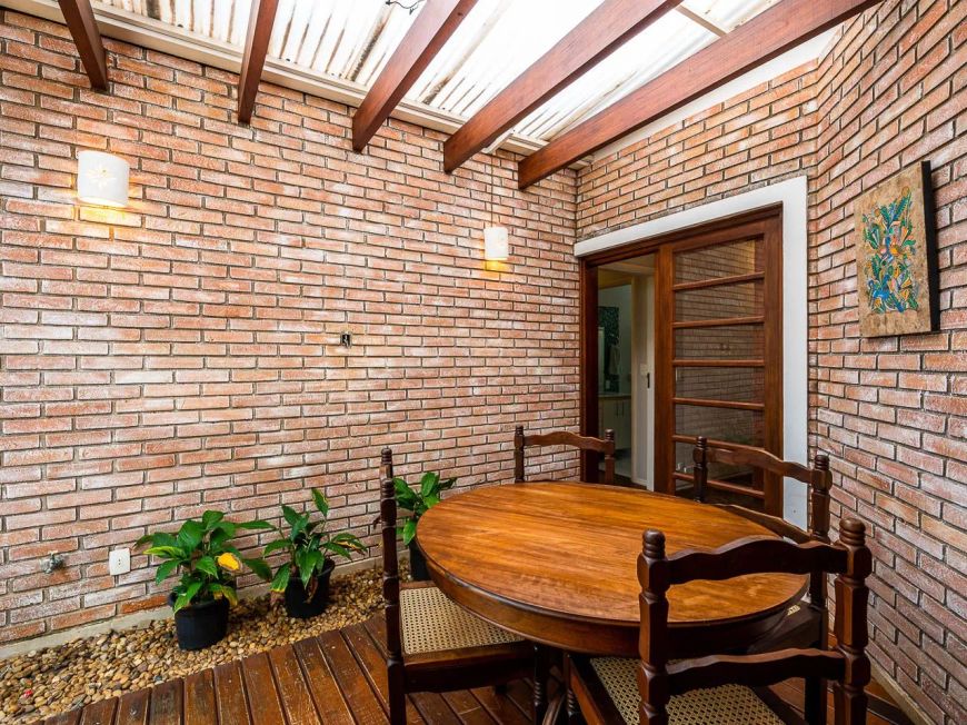 Casa, à venda, 3 quartos, sendo 1 suíte e 4 vagas - 1.950.000,00