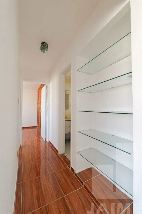Apartamento padrão com 2 dormitórios e 2 vaga.