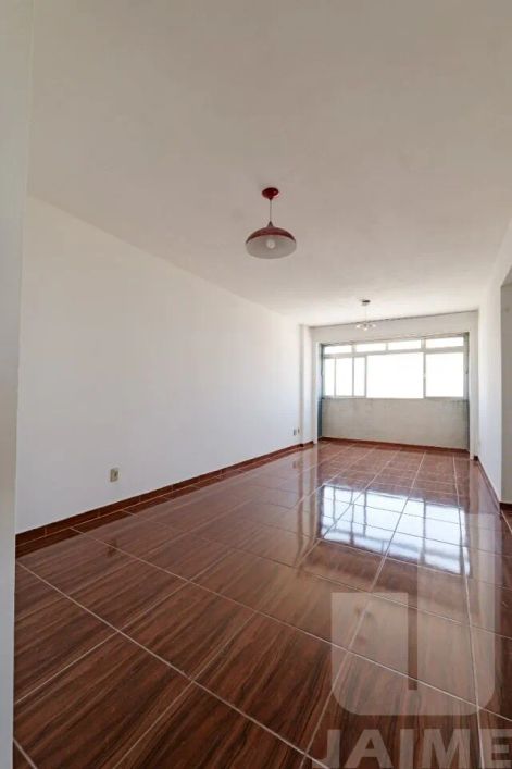 Apartamento padrão com 2 dormitórios e 2 vaga.
