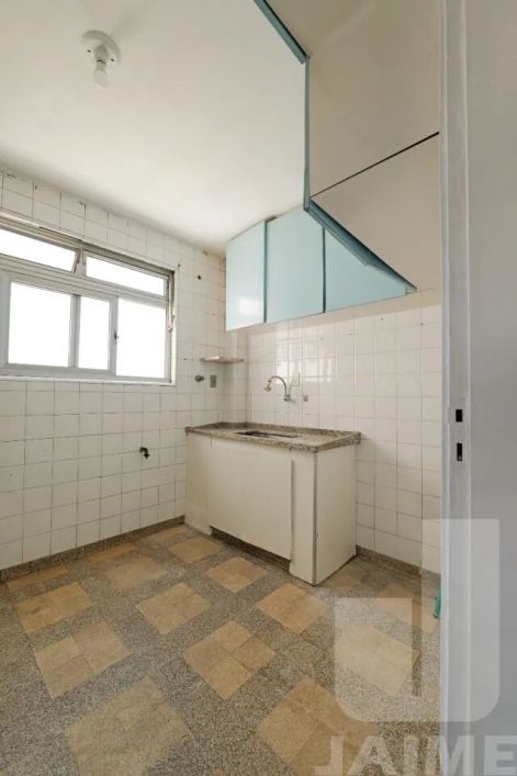 Apartamento padrão com 2 dormitórios e 2 vaga.