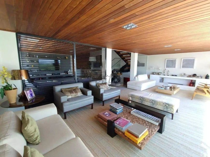 Casa à Venda no Condomínio San Conrado