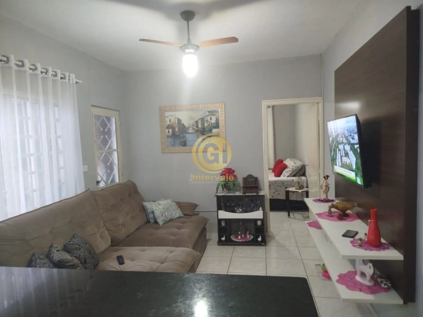 Casa à Venda no Jardim Emília - Aceita Financiamento, Próxima à Dutra e ao Centro