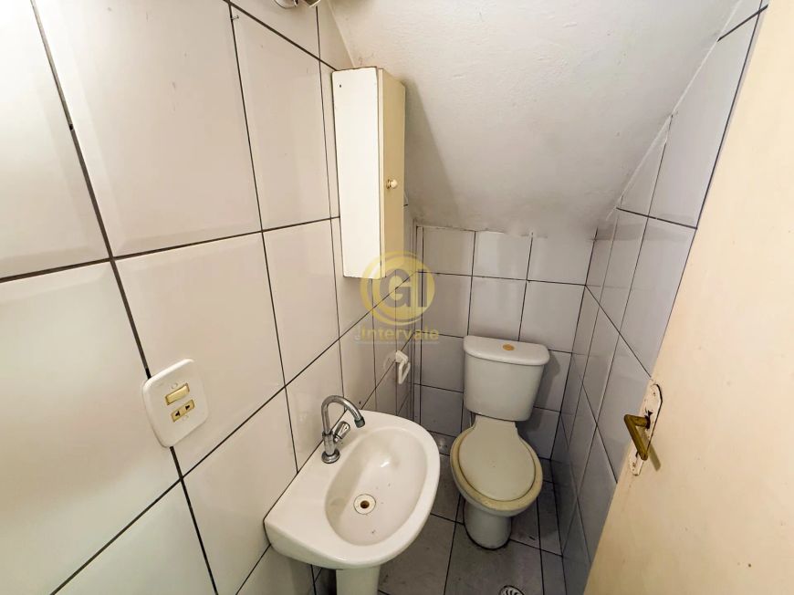 Casa com dois dormitórios a venda em Jacarei