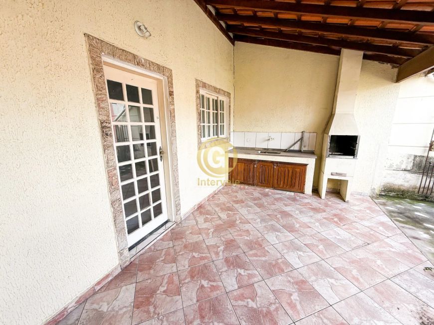 Casa com dois dormitórios a venda em Jacarei
