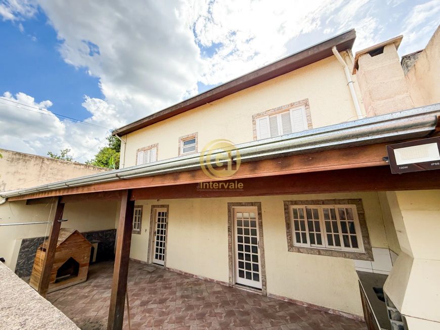 Casa com dois dormitórios a venda em Jacarei