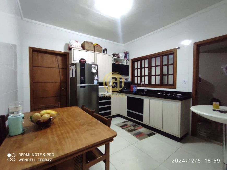 Seu Novo Lar no Jardim Flórida: Casa Ampla e Bem Localizada com 2 Dormitórios e 2 Vagas de Garagem