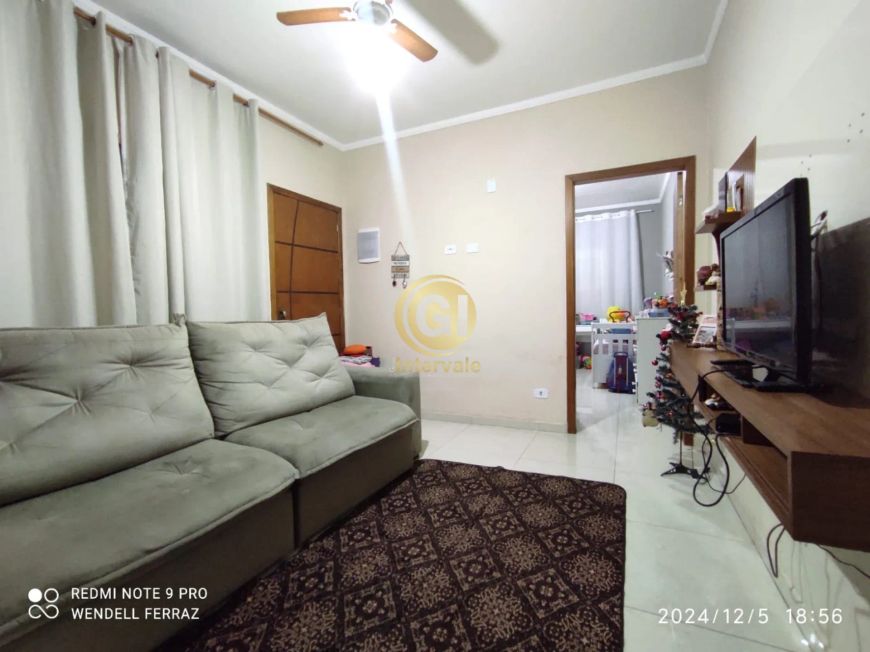 Seu Novo Lar no Jardim Flórida: Casa Ampla e Bem Localizada com 2 Dormitórios e 2 Vagas de Garagem