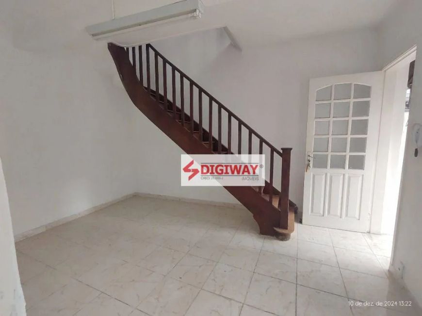 Sobrado comercial ou residencial de FUNDOS para locação.