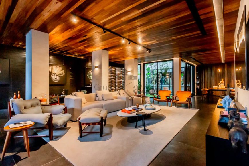 Casa Sobrado - Jardim Europa - 4 Dormitórios - 240m².