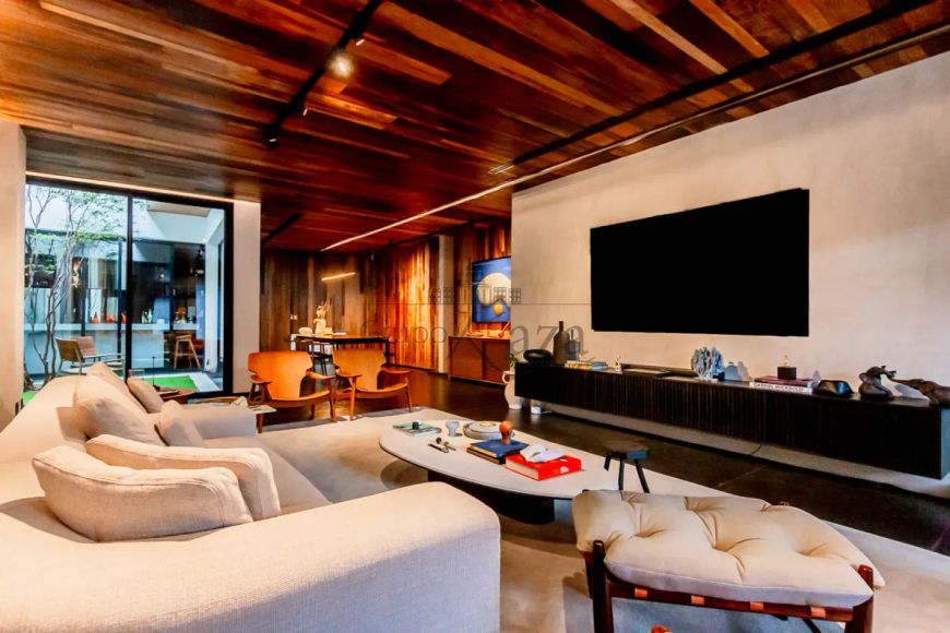 Casa Sobrado - Jardim Europa - 4 Dormitórios - 240m².