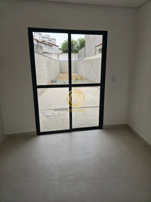 Imperdível casa à venda em Jacareí-SP, Centro: 2 quartos, 2 suítes, 1 sala, 3 banheiros, 2 vagas, 86