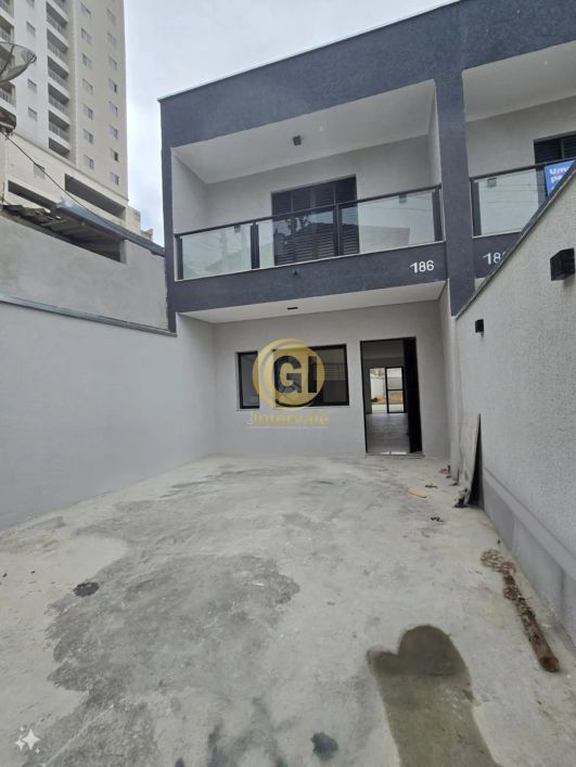 Imperdível casa à venda em Jacareí-SP, Centro: 2 quartos, 2 suítes, 1 sala, 3 banheiros, 2 vagas, 86
