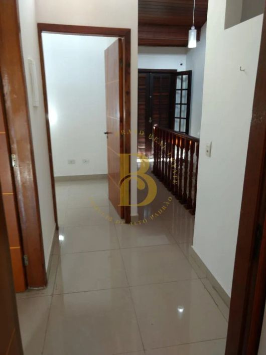 Casa com 190 m², 5 quartos sendo 2 suítes à venda no bairro Vila Gumercindo.