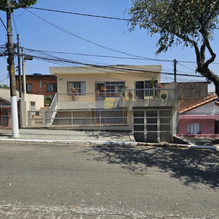 Casa Espaçosa à Venda em São Paulo-SP, no Jardim Sapopemba: 6 quartos, 2 salas, 4 banheiros, 2 vagas