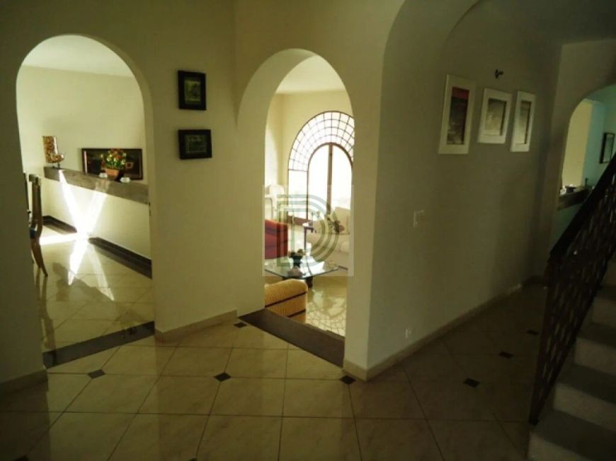 CASA BELÍSSIMA COM LIVING PARA VÁRIOS AMBIENTES,