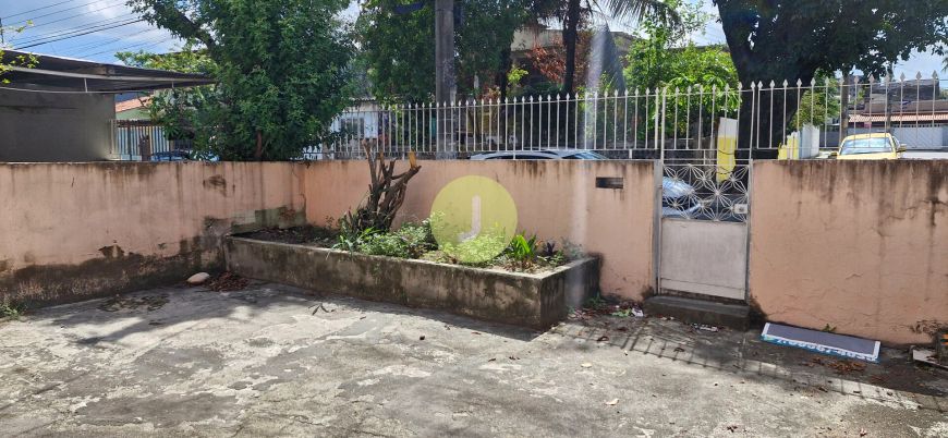 Espaço com 03 casas a venda com 170 m² em Campo Grande, Rio de Janeiro/RJ
