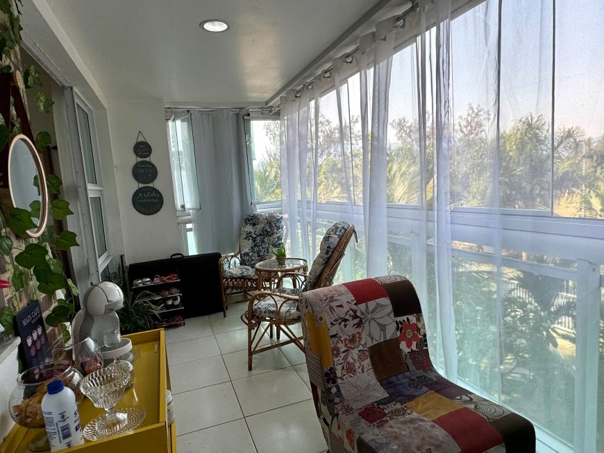 ✅ Portal Américas, apartamento com 2 quartos (1 suíte), sala, varanda fechada com cortina de vidro.