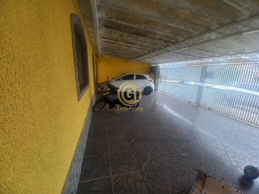 **Casa à Venda no Parque Santo Antônio - Jacareí: 4 Quartos, 3 Banheiros, 4 Vagas e Amplo Quintal**