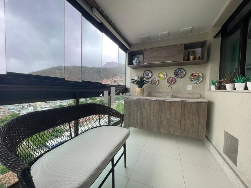 À venda na Tijuca! Apto, com varanda, sala 2 quartos sendo 1 suíte! 1 vaga de garagem, Infra Total!