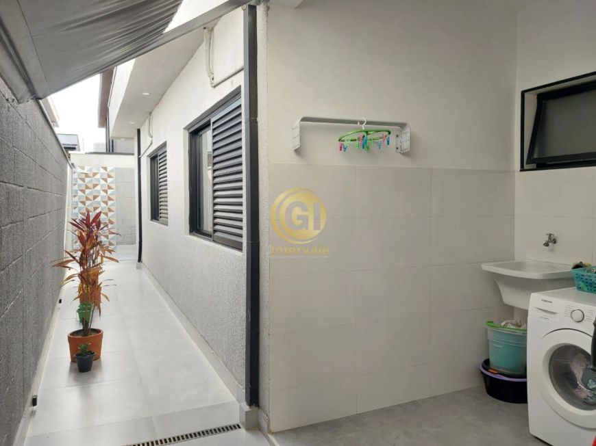 Casa em Condomínio de Alto Padrão no Jardim Jacinto, Jacareí-SP: 3 Quartos, 1 Suíte, 2 Banheiros, 2