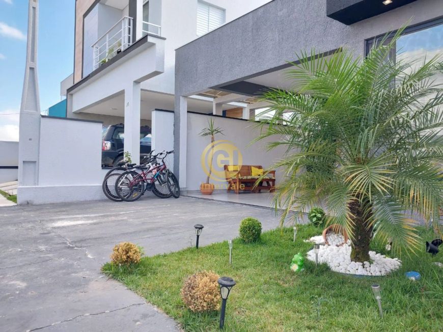 Casa em Condomínio de Alto Padrão no Jardim Jacinto, Jacareí-SP: 3 Quartos, 1 Suíte, 2 Banheiros, 2