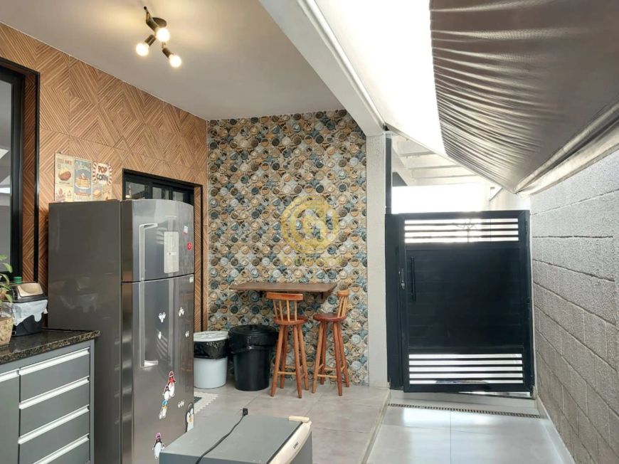 Casa em Condomínio de Alto Padrão no Jardim Jacinto, Jacareí-SP: 3 Quartos, 1 Suíte, 2 Banheiros, 2