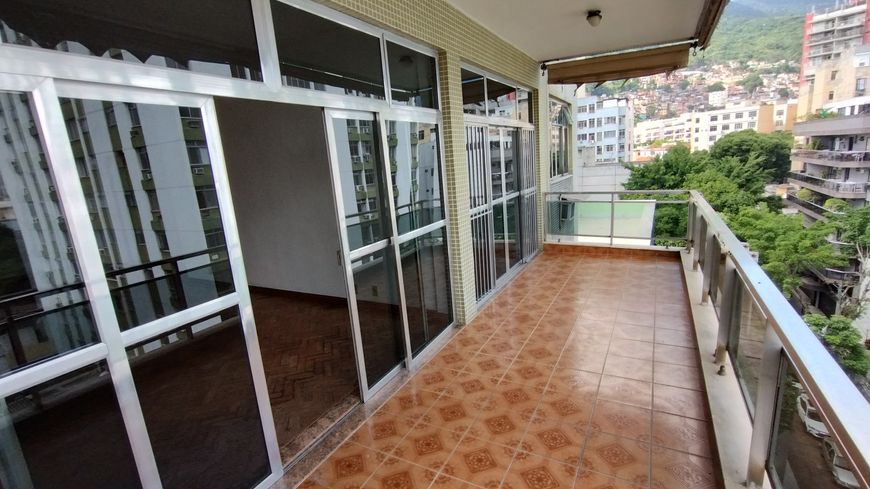 Apartamento na Rua Marquês de Valença - Tijuca