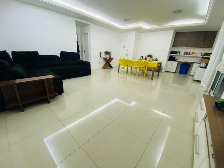 Cobertura para venda possui 169 metros quadrados com 4 quartos