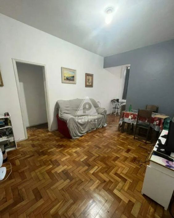 Apartamento 2 quartos, sala, DCE completa, sol da manhã