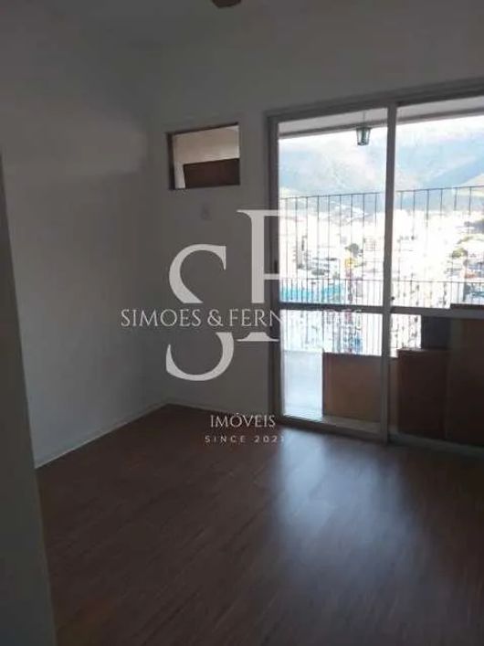 Vila Isabel- Avenida Boulevard Vinte e Oito de Setembro- Apartamento desocupado, varanda, 2 quartos,