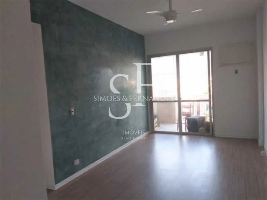 Vila Isabel- Avenida Boulevard Vinte e Oito de Setembro- Apartamento desocupado, varanda, 2 quartos,