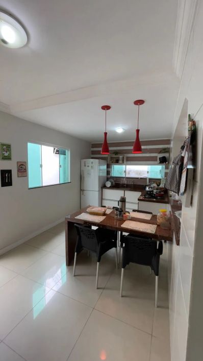 114 VENDO CASA DE 3 QUARTOS SENDO 1 SUITE NA COHAMA.