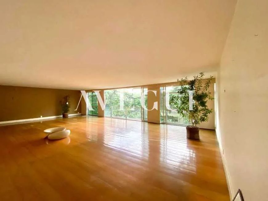Apartamento - / Residencial / Leblon