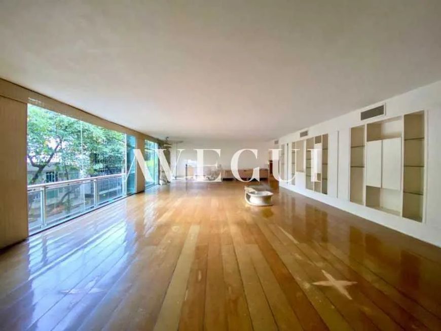 Apartamento - / Residencial / Leblon