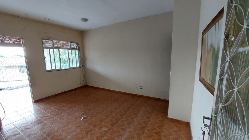 Casa para venda tem 200 metros quadrados com 2 quartos no centro - São Gonçalo - RJ
