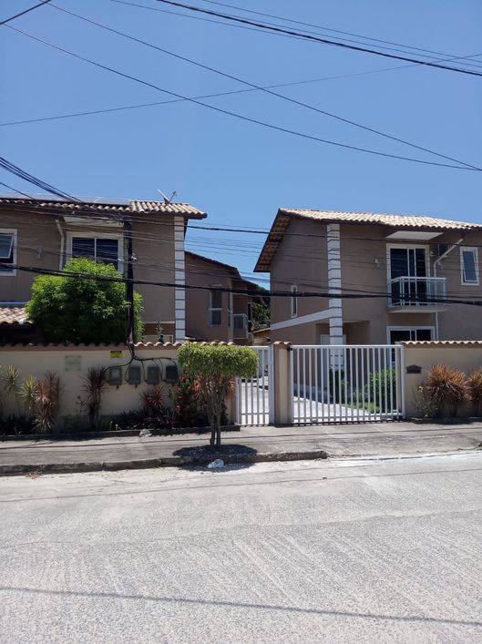 Vendo ou alugo Casa de Vila em Maria Paula Aluguel R$ 2.000 / Venda 370.000.
