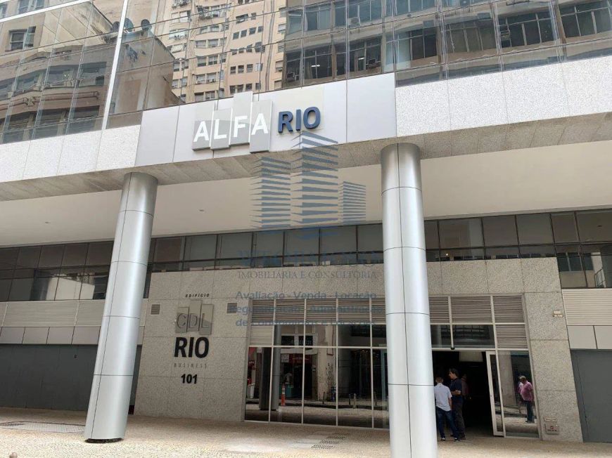 Salas entre 94 e 350 m² em vão livre com 1 e 2 banheiros à venda