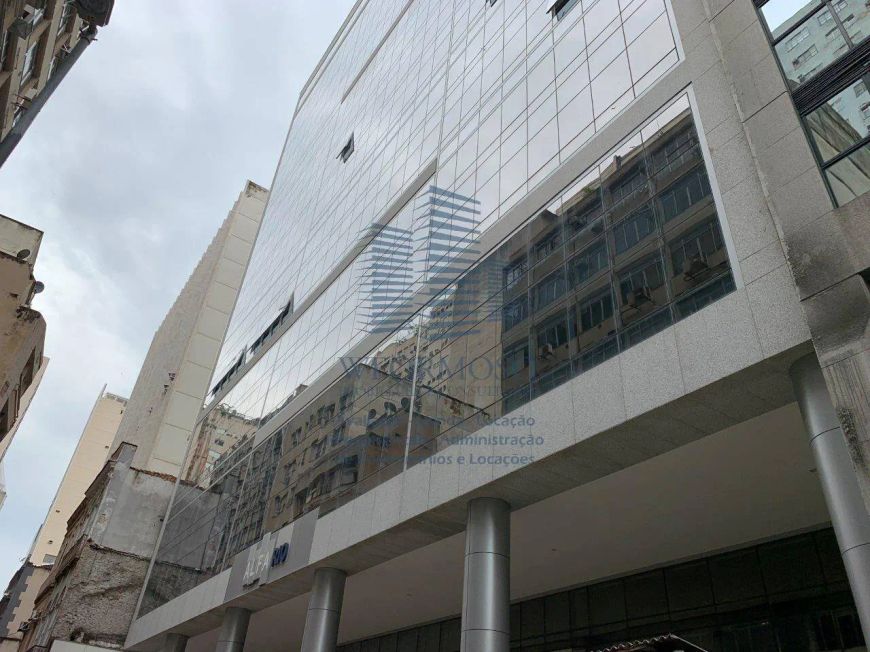 Salas entre 94 e 350 m² em vão livre com 1 e 2 banheiros à venda