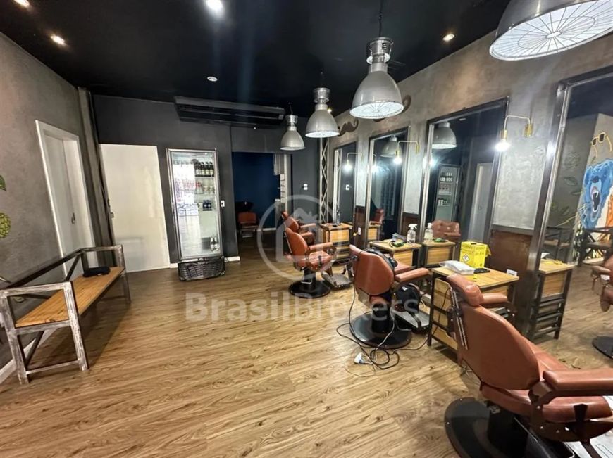 Casa te oferece espaço para residência e comércio em Vila Isabel
