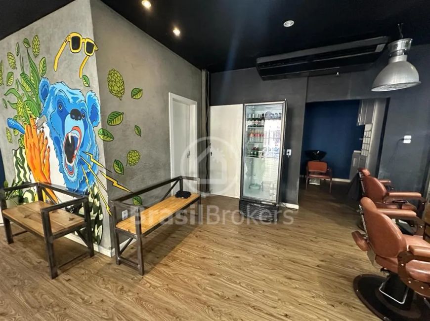 Casa te oferece espaço para residência e comércio em Vila Isabel