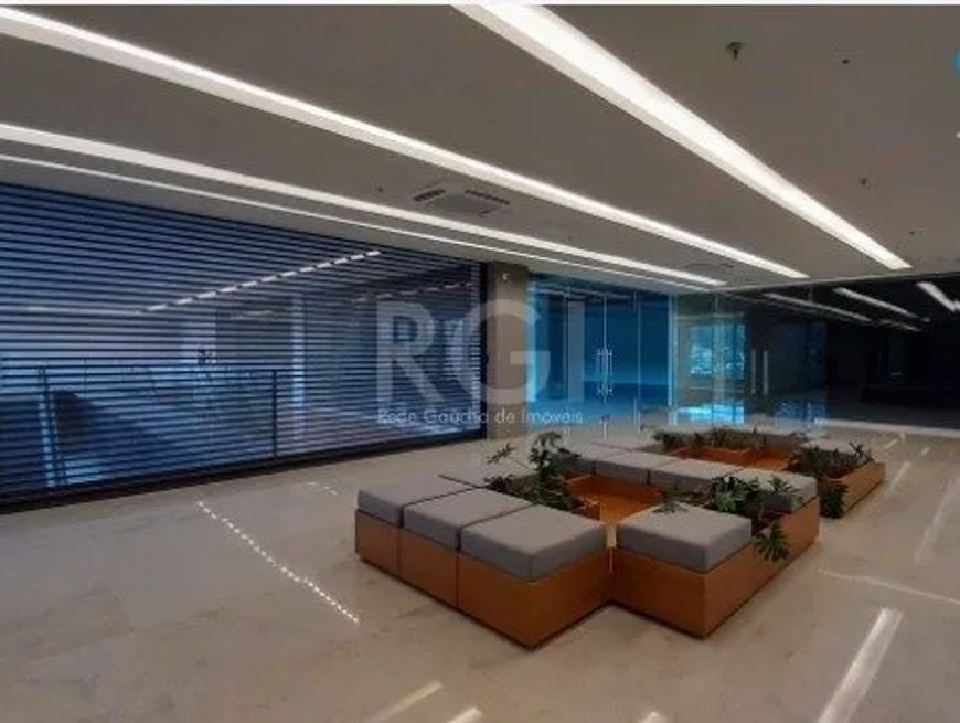 Sala comercial para locação no bairro Teresópolis, com aproximadamente 29,80m² de área privativa, 01